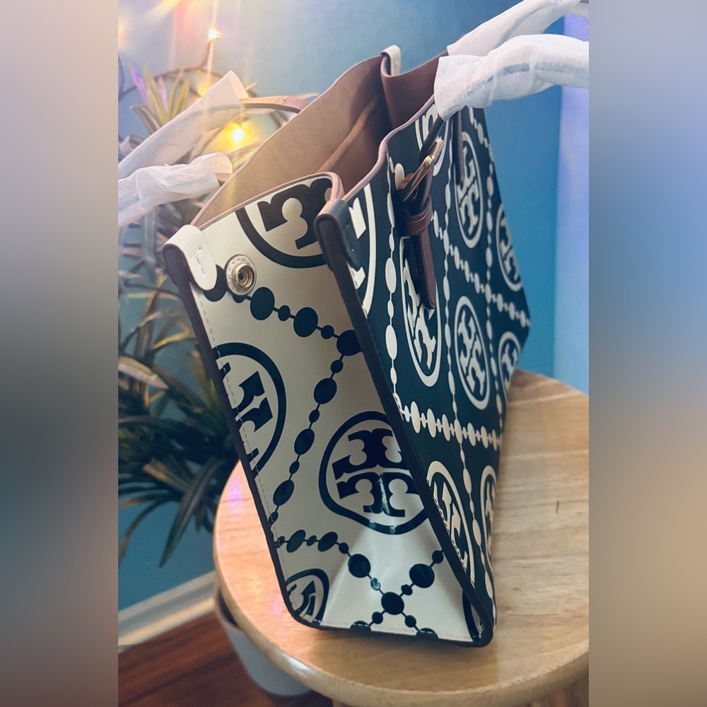 Tory Burch NWT Embossed Contrast Black and White Tote Bag - Picture 3 of 14
